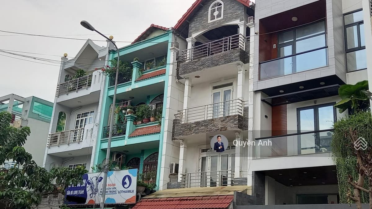 Nhà 4 tấm, đường 12m có lề, kinh doanh đa ngành, 5x17m cách mặt tiền Bùi Đình Túy 1 căn nhà