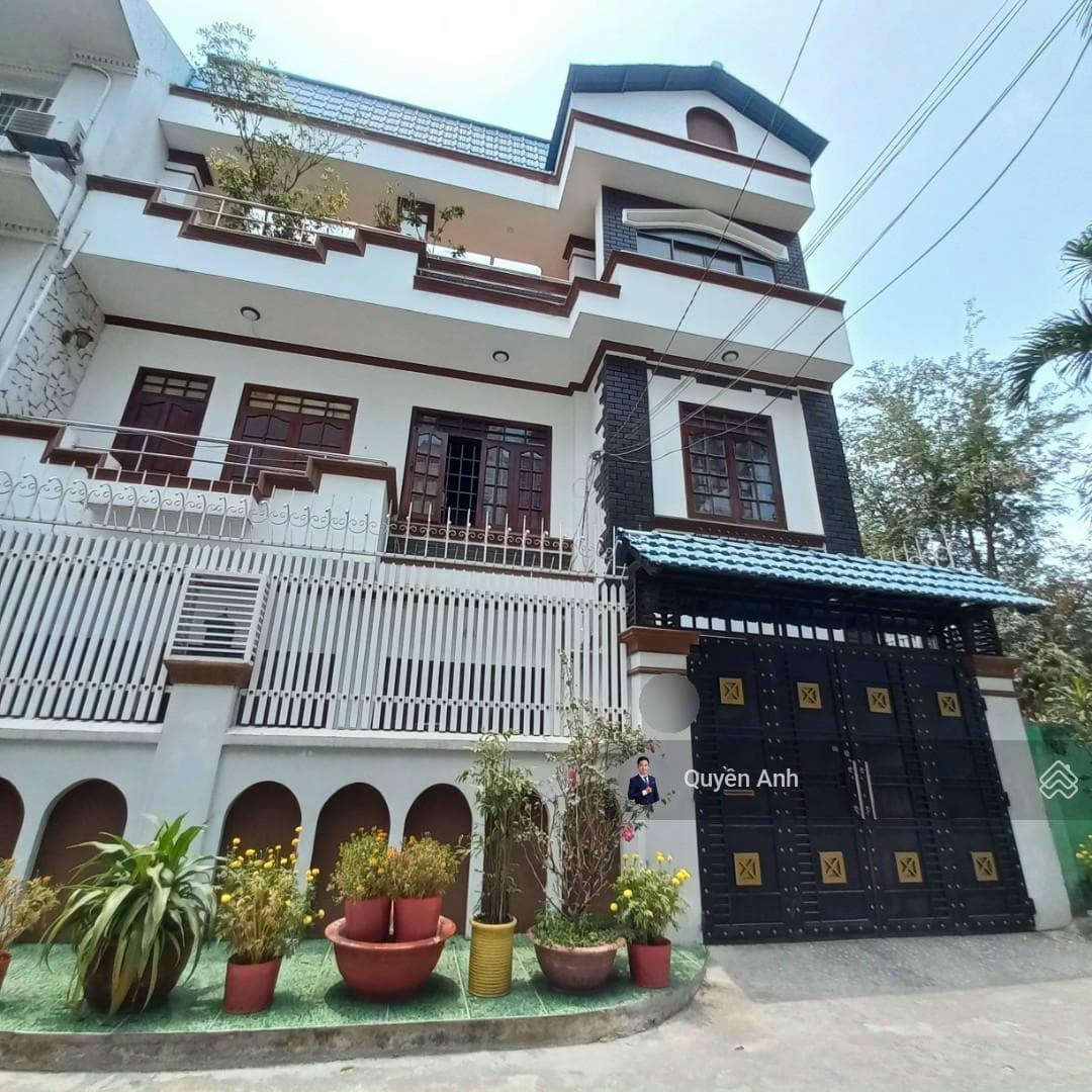 Biệt thự vip, Nguyễn Gia Trí P25 Bình Thạnh, ngang 10m, đường 12m 4 tấm 6 phòng ngủ, 24 tỷ TL