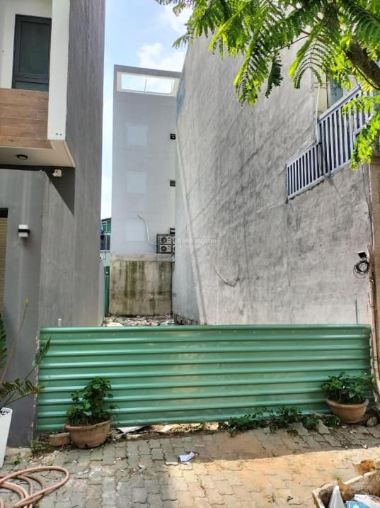 Siêu hiếm! Lô đất, sát đại học Văn Lang, Đặng Thùy Trâm (4,2x24m) 100,8m2 công nhận, xây cao