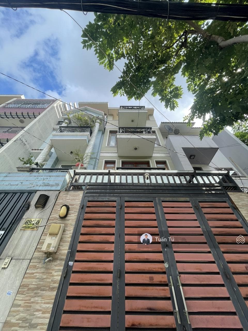 Bán nhà Đặng Thùy Trâm, đối diện công viên đường 12m, 3 tầng cứng cáp, gần ĐH Văn Lang, 10 tỷ TL