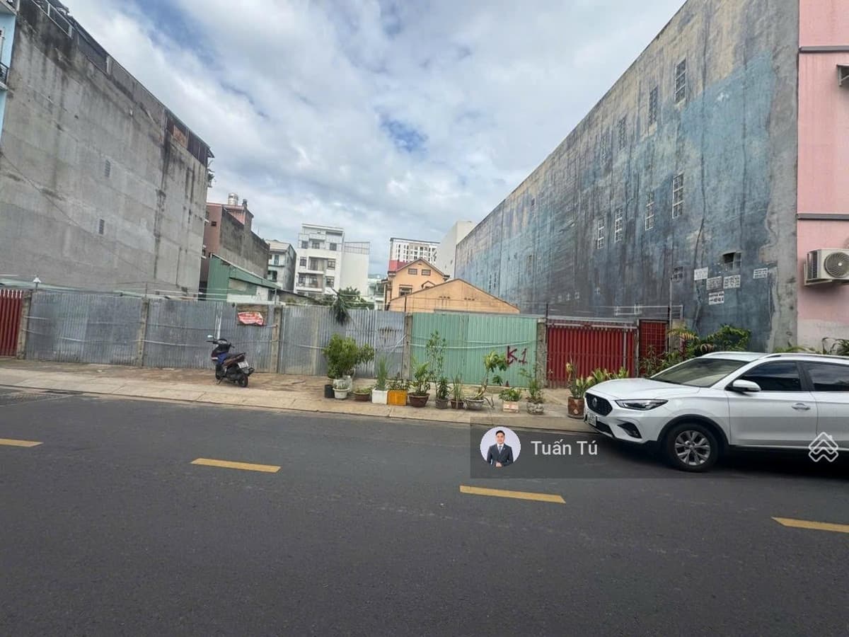 Cực hiếm! Bán đất hẻm xe hơi gần mặt tiền D2 Nguyễn Gia Trí P25 BT - 5,7x15m - xây mới hầm 7 tầng