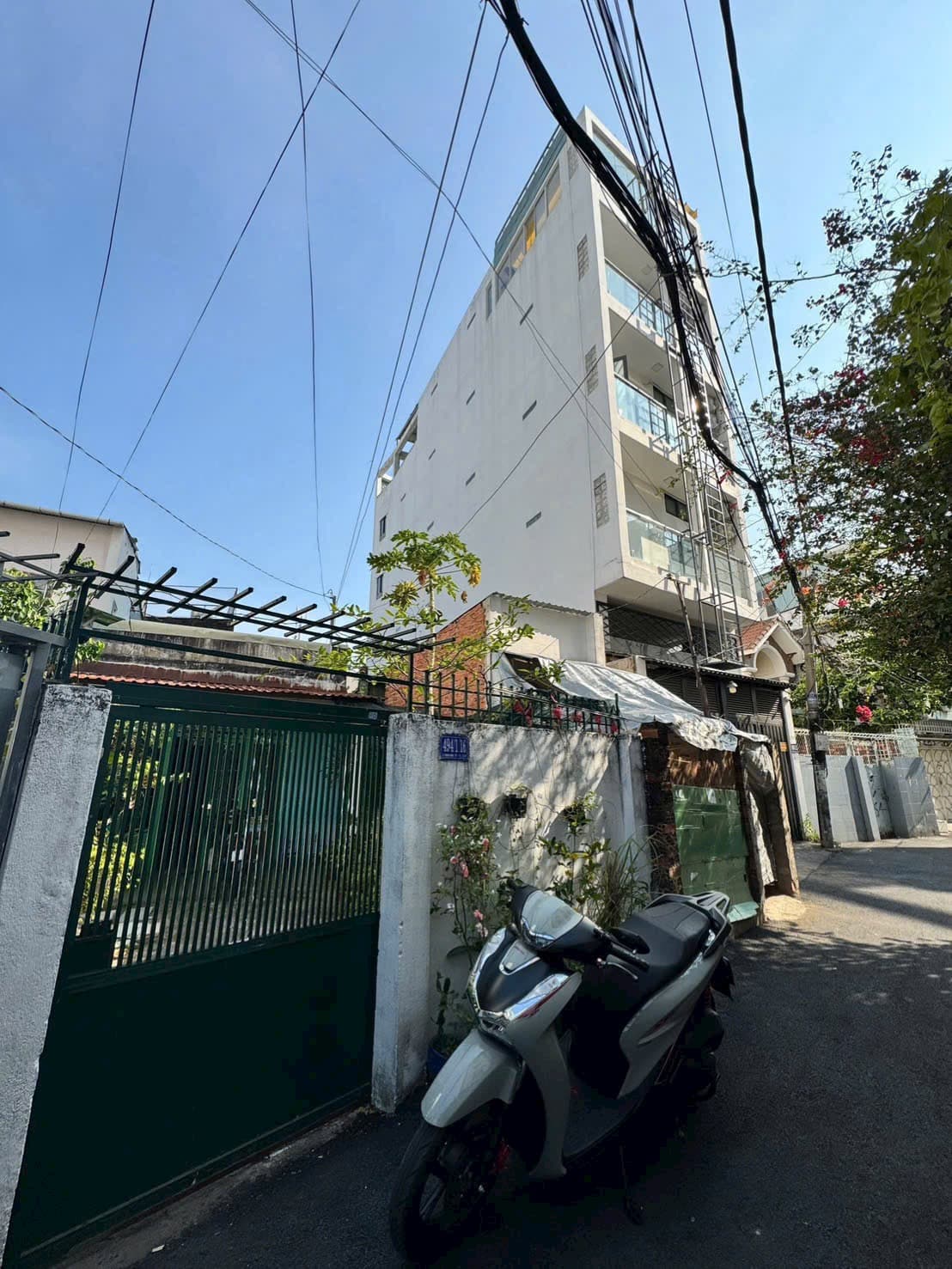 Đất xây CHDV ngay Lê quang định, ngang 6x20m, xây hầm 7 lầu khu dân trí cao, ngay Phạm Văn Đồng