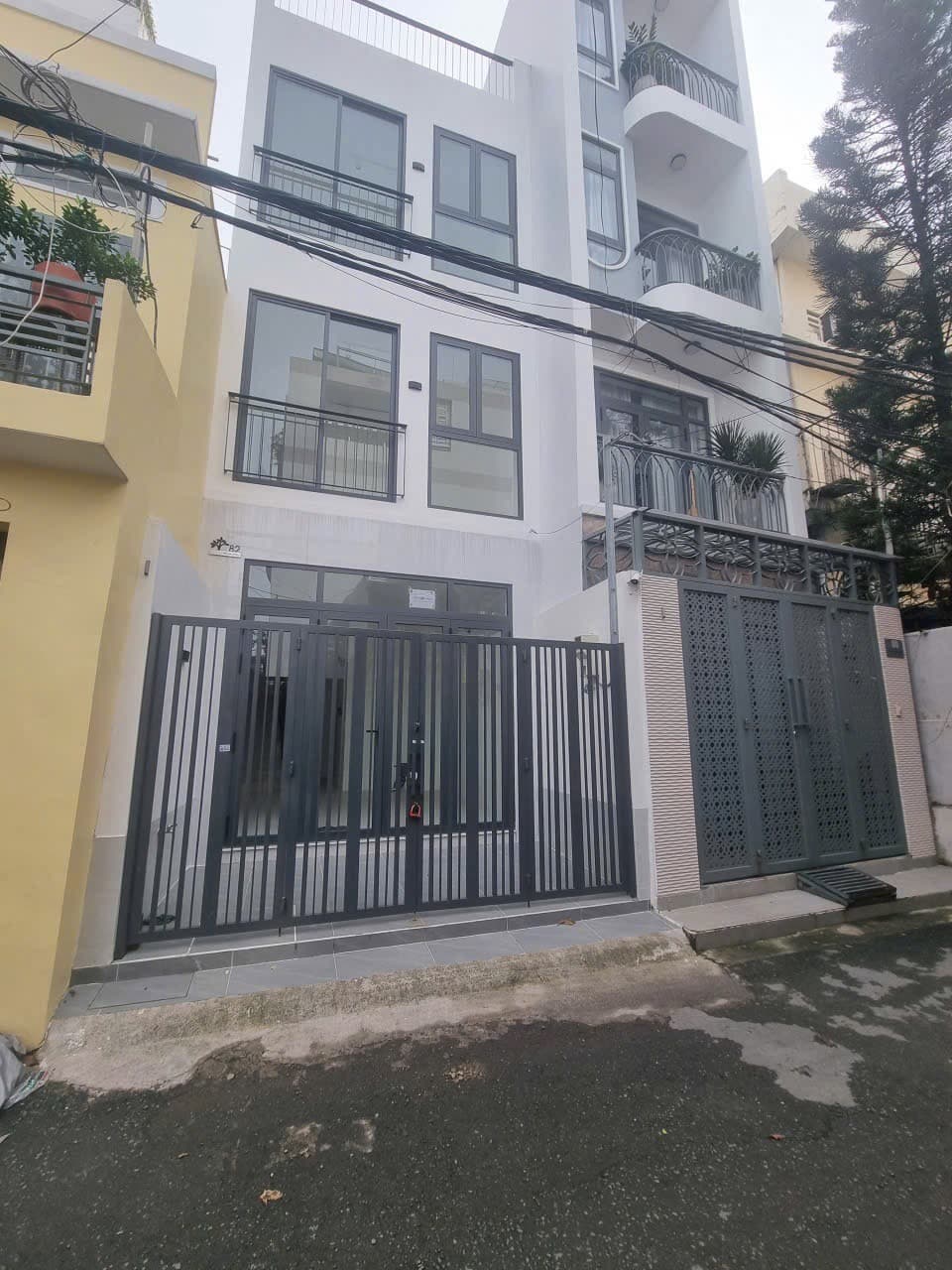 Bán Nhà MT Phó Đức Chính - 4x17m - 1 Trệt 2 Lầu - Sát Quận 1 - Giá 13.5 Tỷ