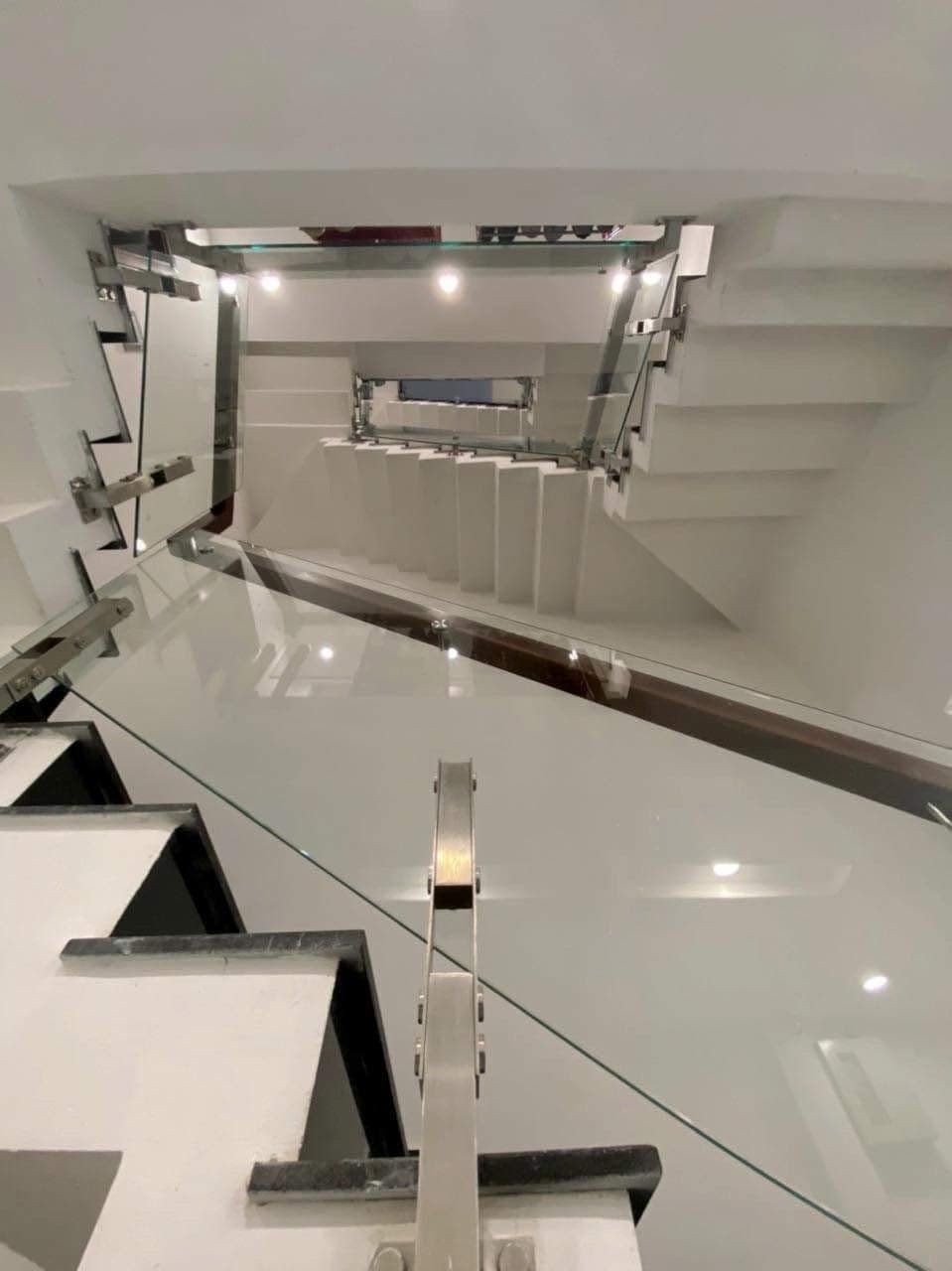 BÁN NHÀ 5 TẦNG SÁT MẶT TIỀN RẠCH XUYÊN TÂM - 4X20M - HẺM 10M CÓ LỀ - NGAY HV CÁN BỘ - NHÀ MỚI 3