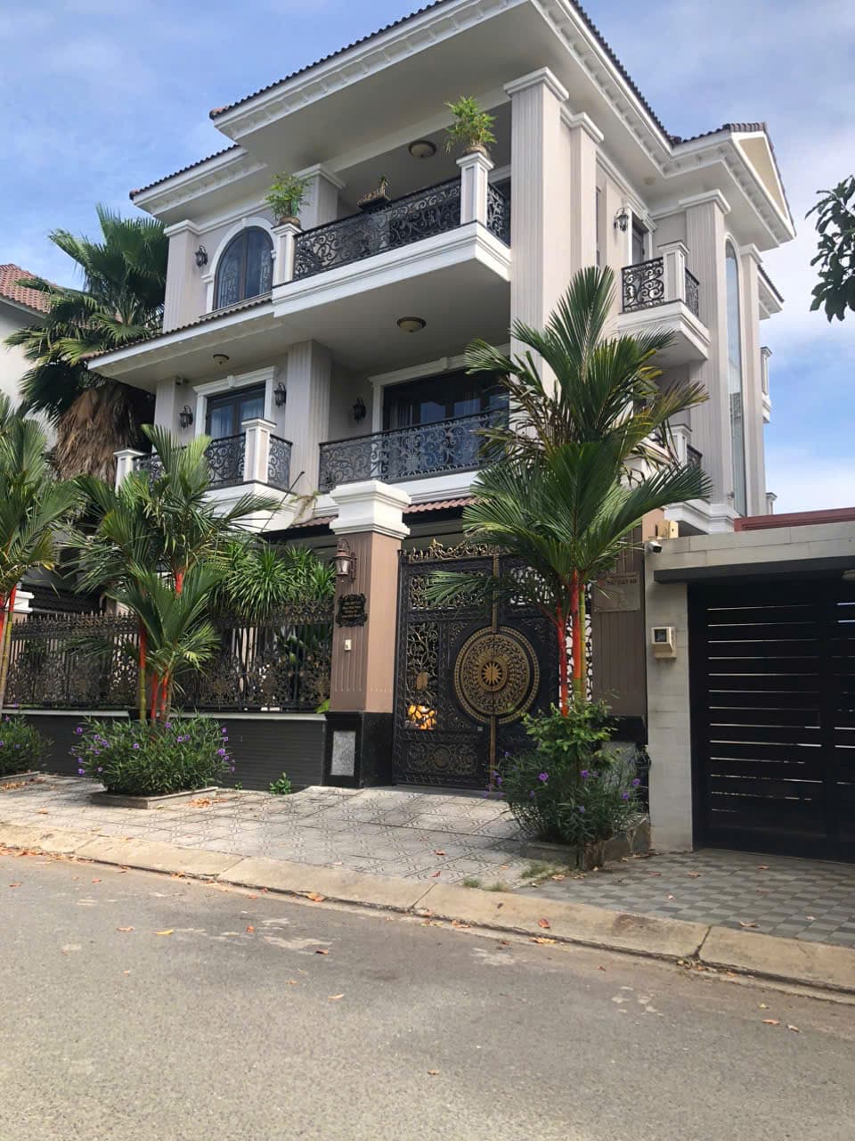 BIỆT THỰ 5 TẦNG VŨ TÙNG, P2 BÌNH THẠNH 6X21M HẺM 2 XE TẢI TRÁNH- NGAY CHỢ BÀ CHIỂU - SÁT QUẬN 1