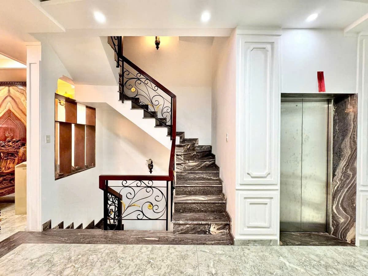 NHÀ MỚI ĐẸP 5 TẦNG -THANG MÁY - ĐỐI DIỆN EMARK GÒ VẤP NGANG 5X18M GẦN MẶT TIỀN HẺM THẲNG 1 TRỤC 2